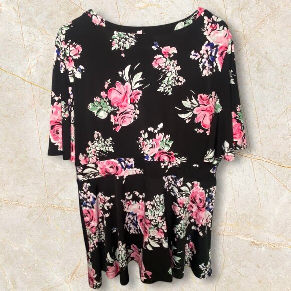 Torrid Babydoll Black Floral Short Sleeve Peplum Blouse Top Size 2 Stretchy - Picture 2 of 6